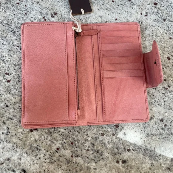 Lucas Slim Leather Wallet from AMERICAN LEATHER CO. - Picture 5 of 9